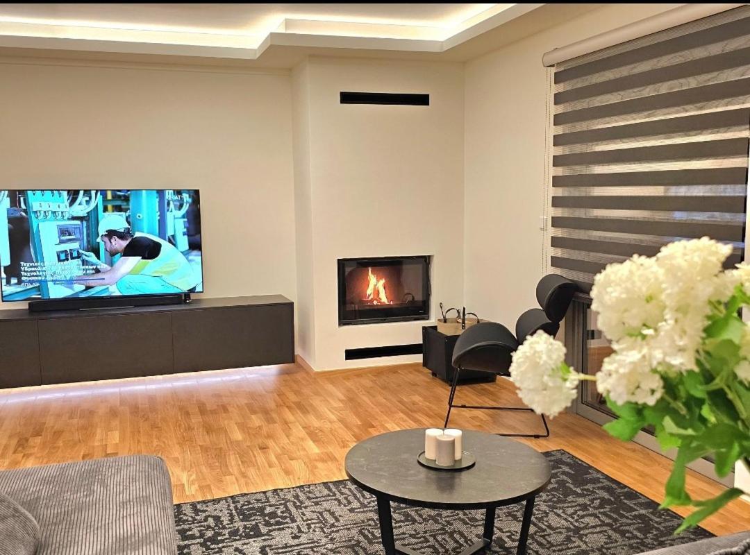 Filothei Luxury Apartment 110M2 Athens Exterior photo